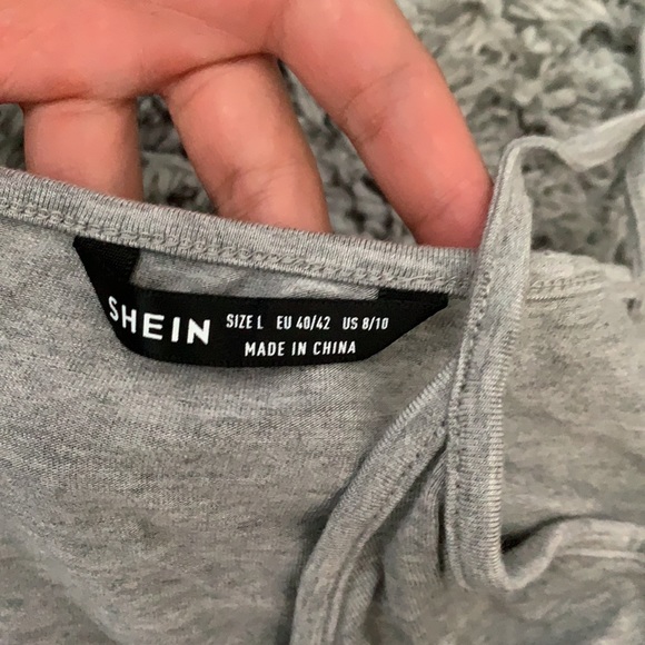 shein grey butterfly crop top - Picture 3 of 3